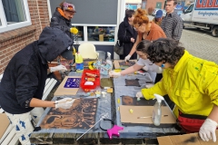 Imre en anderen werkten mee aan textielafdrukken